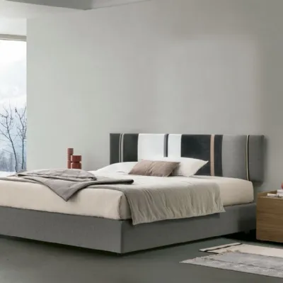 Letto sommier Diagonal con box contenitore e pannello testiera di Tomasella