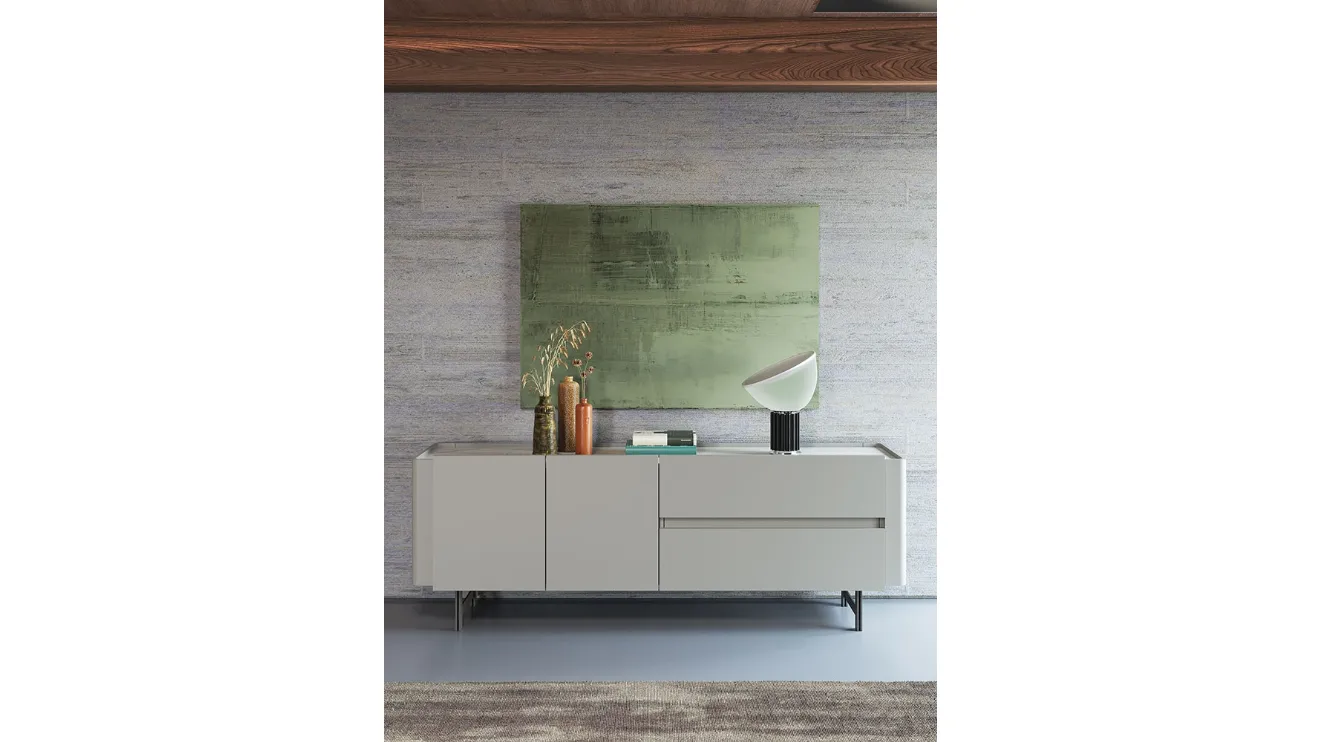 Madia Surf in laccato grigio silk con top in hpl marble sand di Astor Mobili