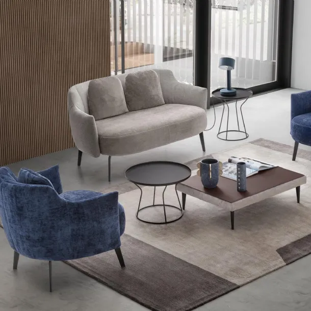 Divano lineare in tessuto Shelley Loveseat di Le Comfort