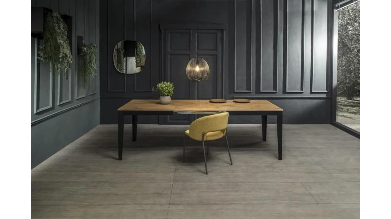 Tavolo allungabile in melaminico rovere con base in metallo Nero Big di Stones