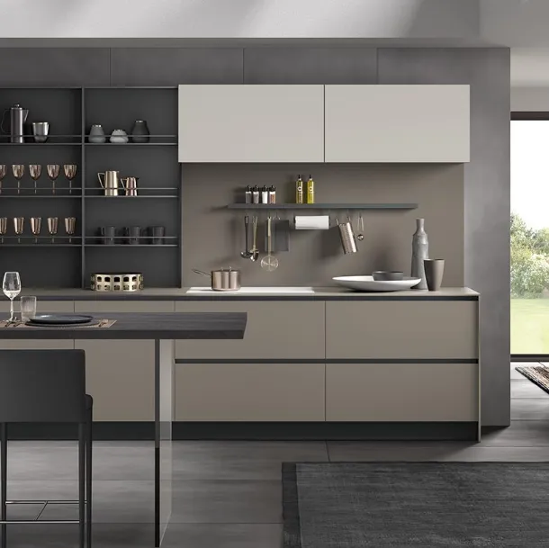 Cucina Moderna con penisola Eos in Fenix Grigio Efeso e Fenix Grigio Londra di Evo Cucine