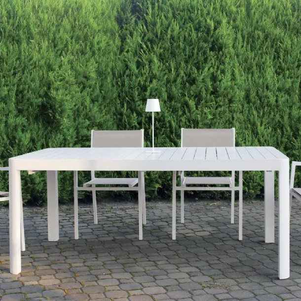 Tavolo Alluminium Table in alluminio verniciato bianco di La Seggiola