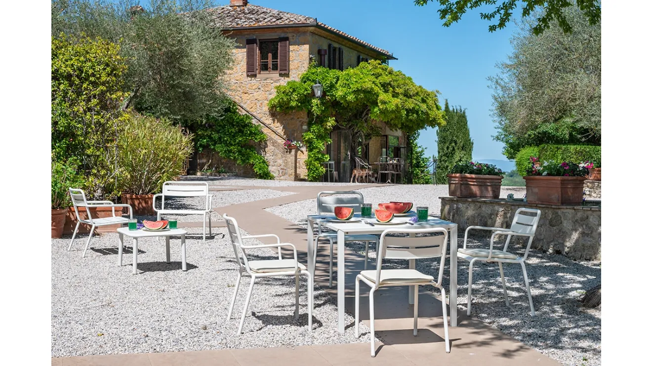 Arredo da esterno in alluminio finitura Bianco Urban di Emu